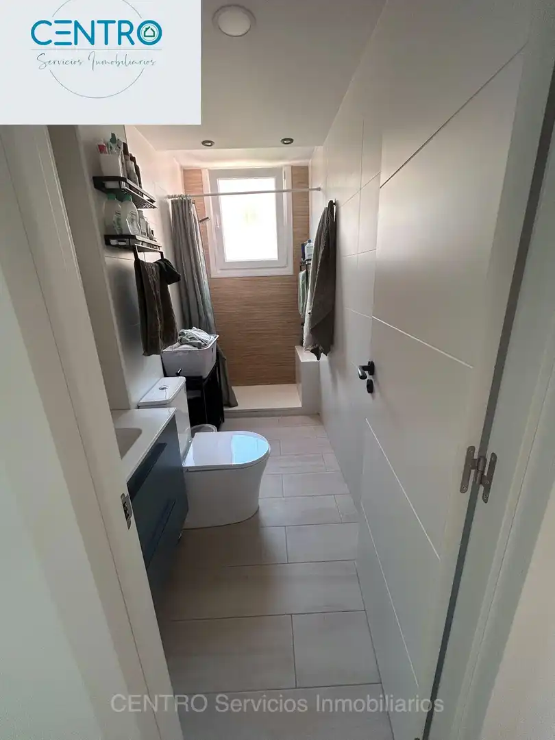 Bathroom of Flat for sale in Algeciras  with Air Conditioner, Storage room and Furnished