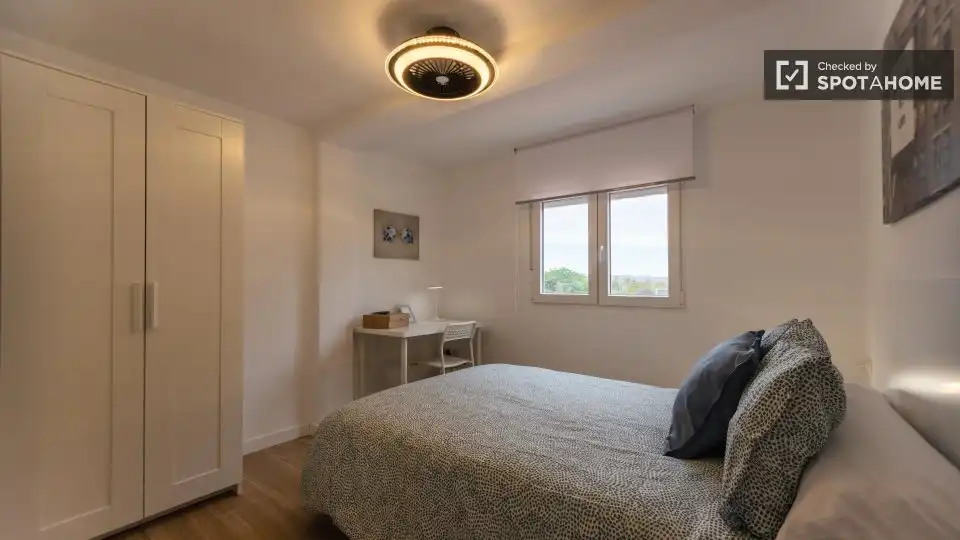 Habitación de Piso de alquiler en Valencia con Aire acondicionado, Calefacción y Amueblado