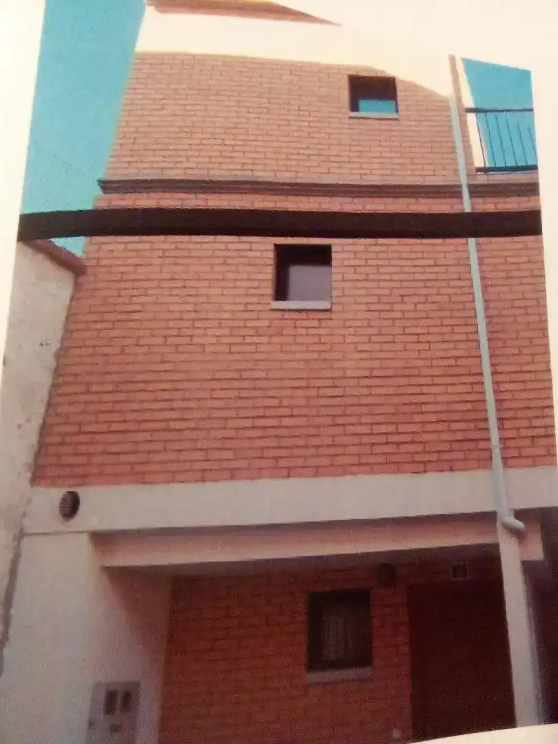 Vista exterior de Casa adosada en venda en Daroca amb Jardí privat i Balcó