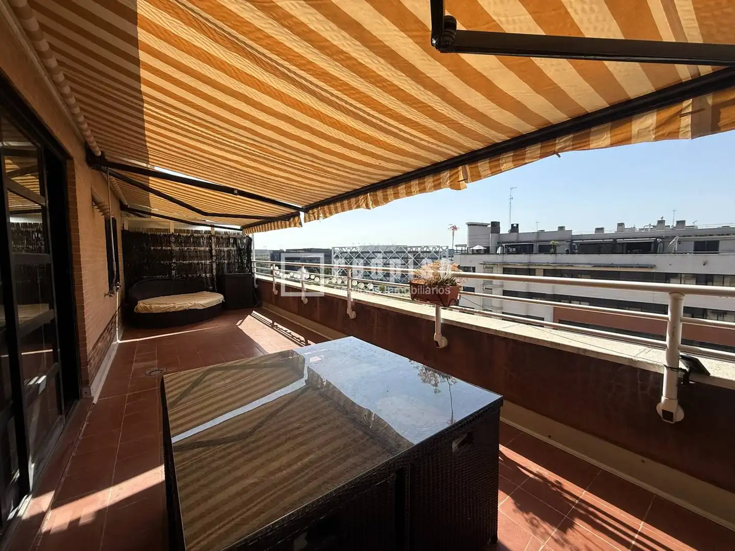 Terraza de Ático de alquiler en Madrid con Aire acondicionado, Calefacción y Jardín privado