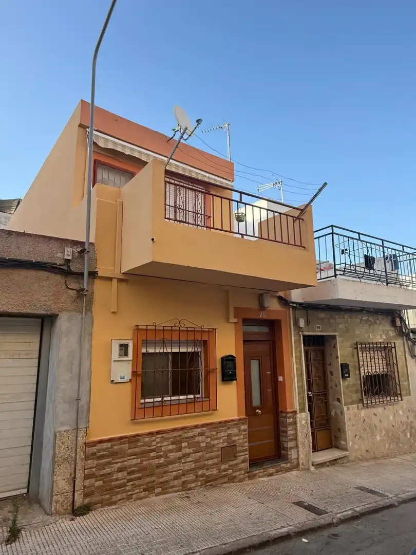 Vista exterior de Casa o xalet en venda en Cartagena amb Aire condicionat i Moblat