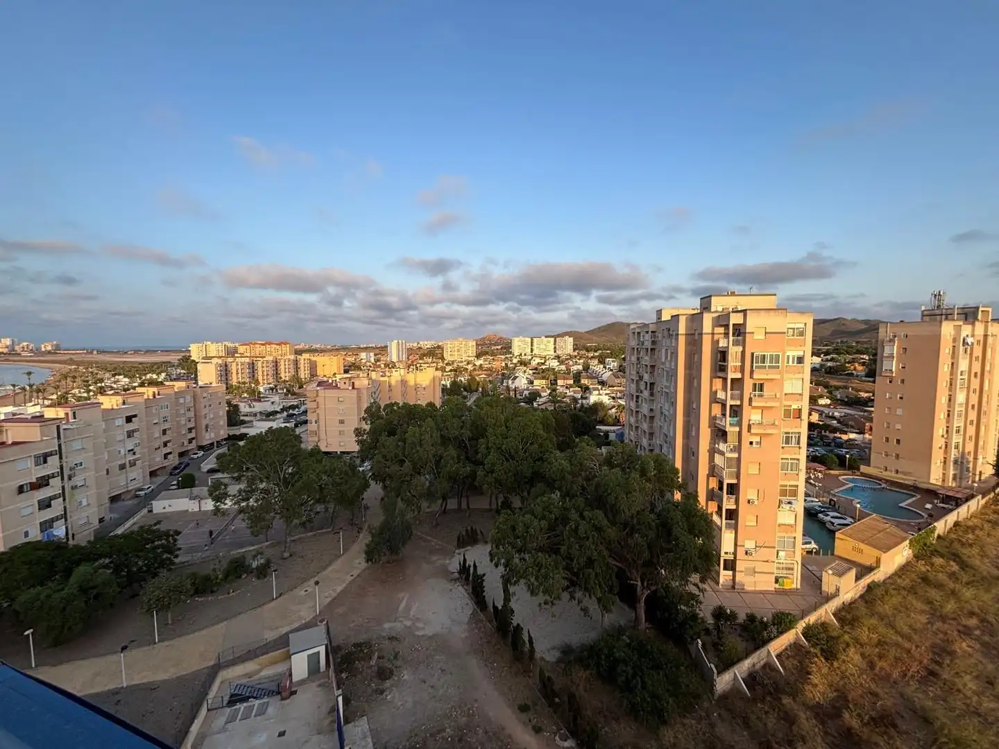 Vista exterior de Àtic en venda en Cartagena amb Aire condicionat, Terrassa i Piscina comunitària