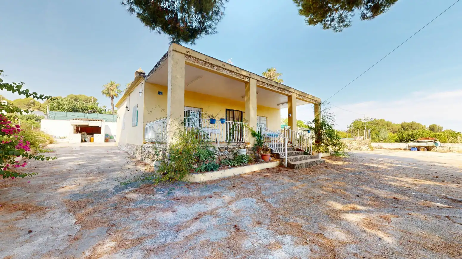 Vista exterior de Casa o xalet en venda en Sagunto / Sagunt amb Terrassa i Piscina