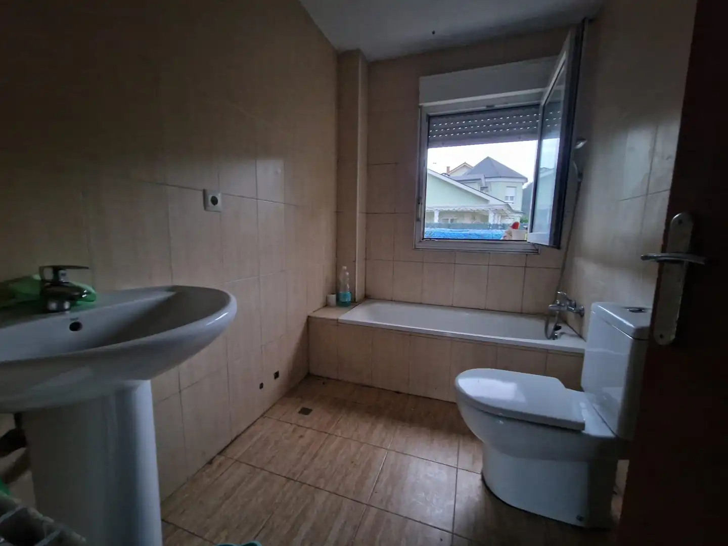 Badezimmer von Wohnung zum Verkauf in Castañeda mit Heizung, Privatgarten und Terrasse