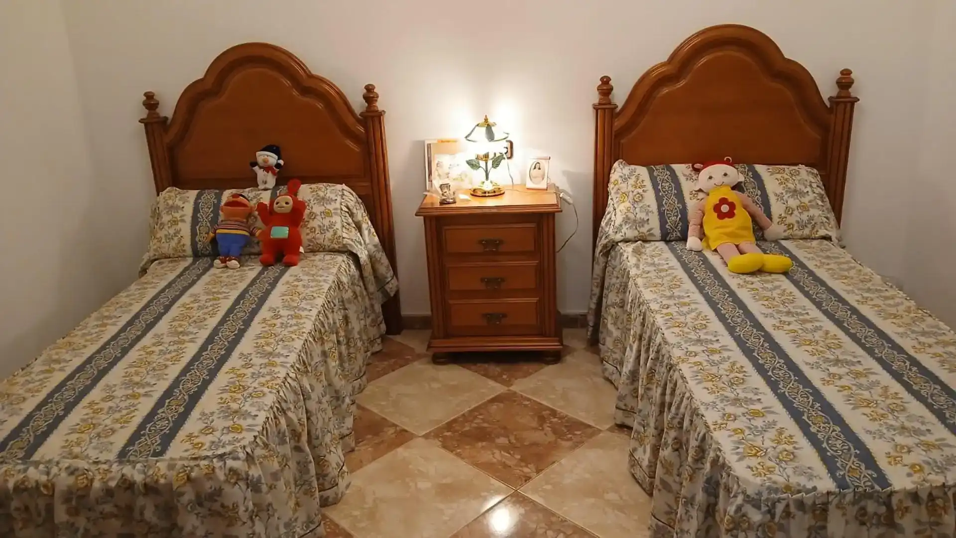 Dormitori de Casa o xalet en venda en Lopera amb Aire condicionat, Jardí privat i Traster