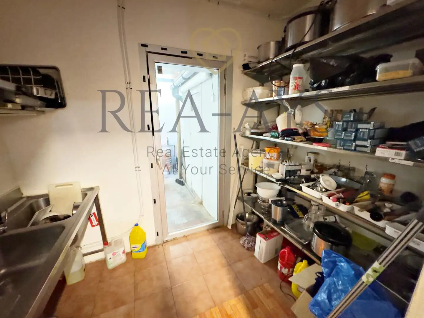 Kitchen of Commercial properties for sale in Cornellà de Llobregat  with Air Conditioner, Furnished and Internet
