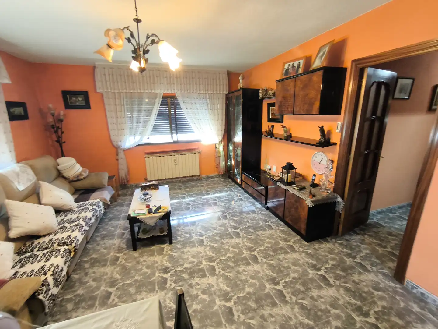 Sala de estar de Casa o chalet en venta en Torrejón del Rey con Aire acondicionado, Calefacción y Jardín privado