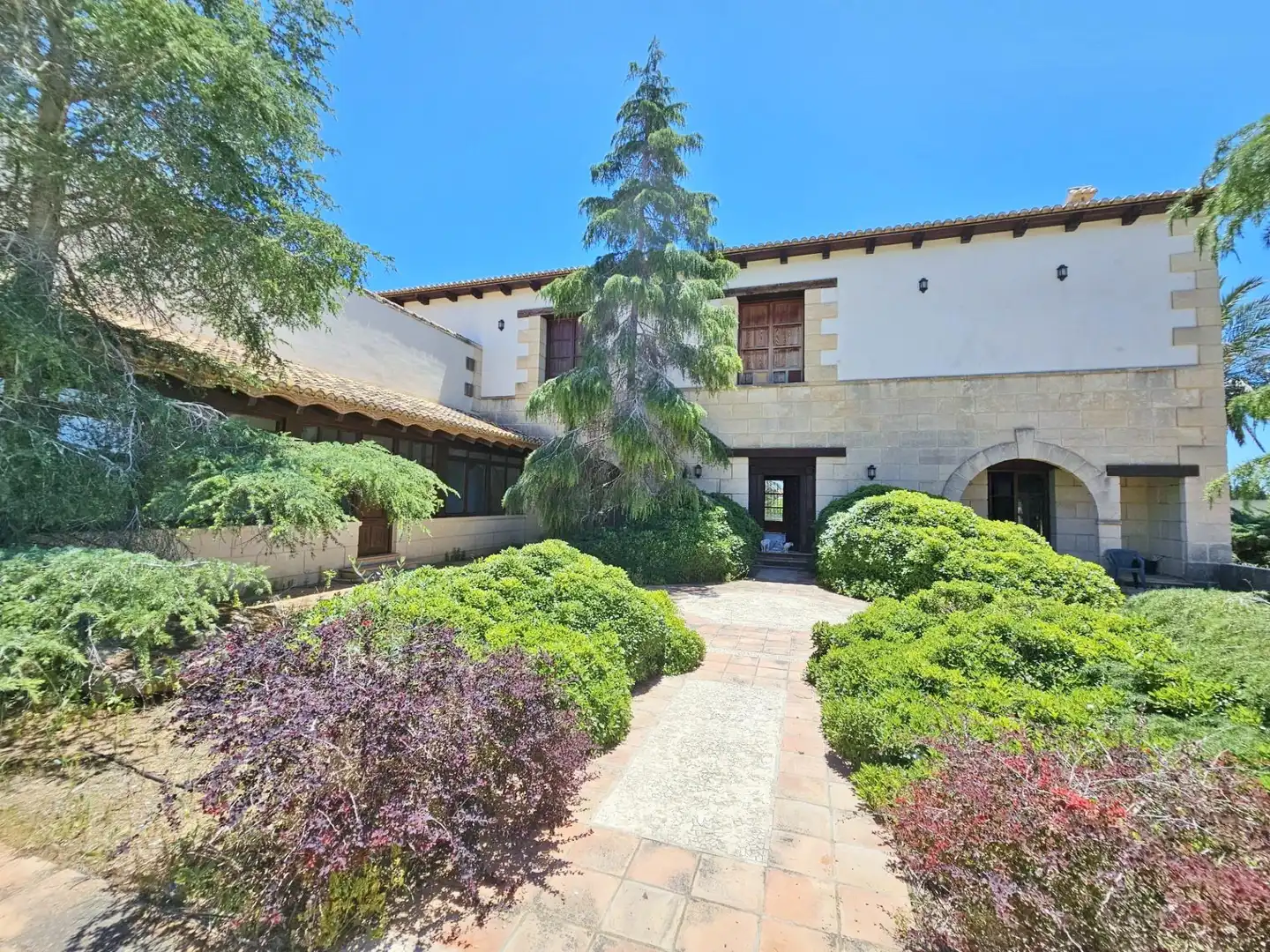 Vista exterior de Casa o xalet en venda en Elche / Elx amb Aire condicionat, Calefacció i Jardí privat