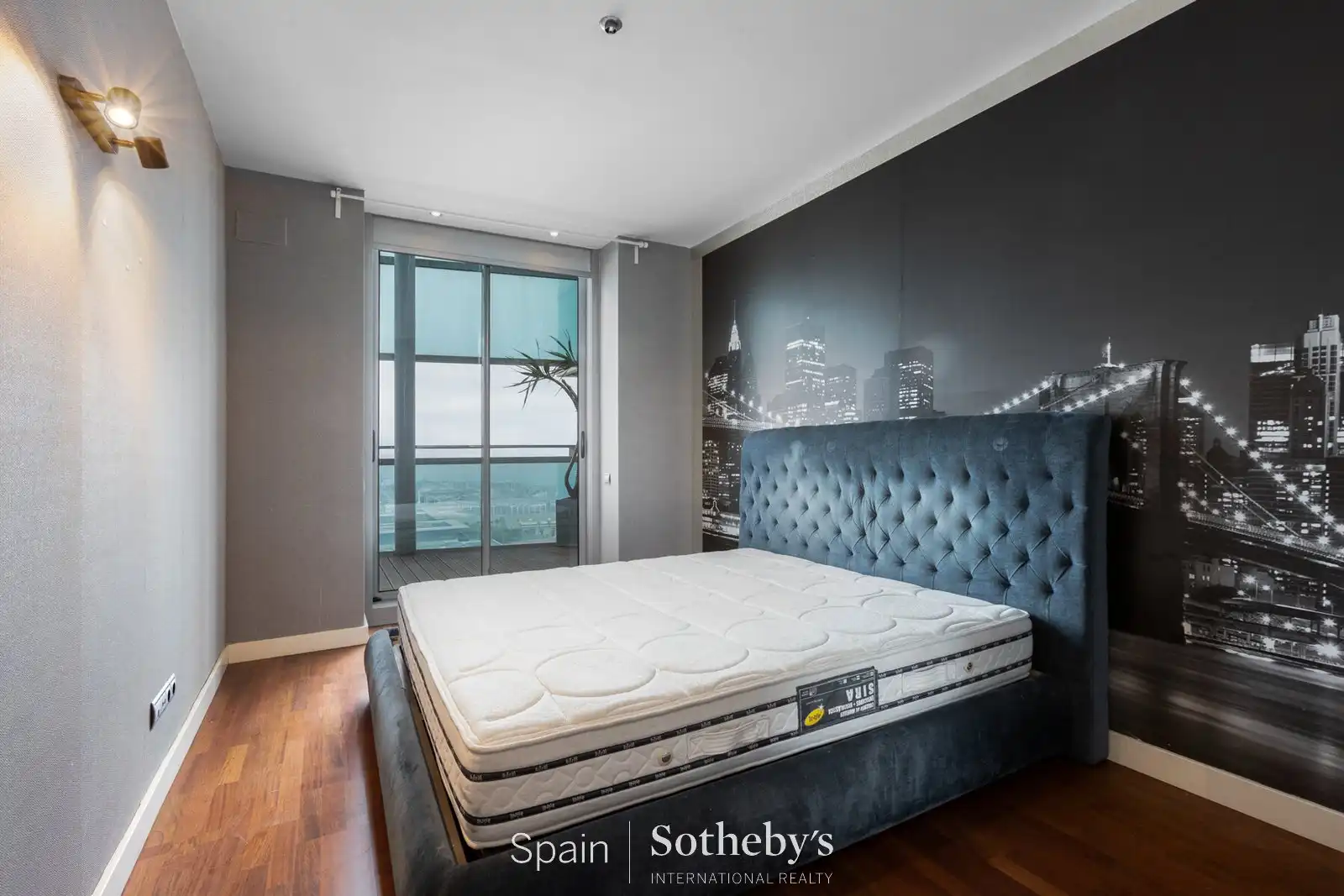 Habitación de Ático en venta en Barcelona con Aire acondicionado, Calefacción y Trastero