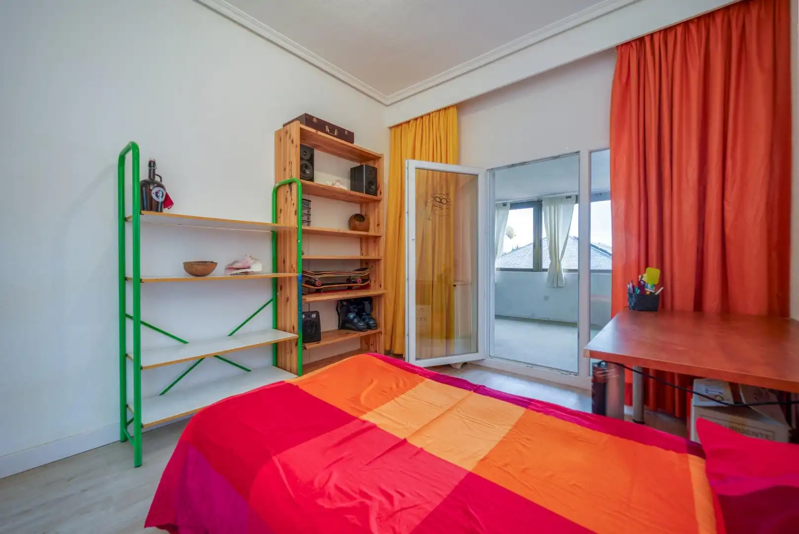 Habitación de Casa adosada en venta en Madrid con Calefacción y Jardín privado