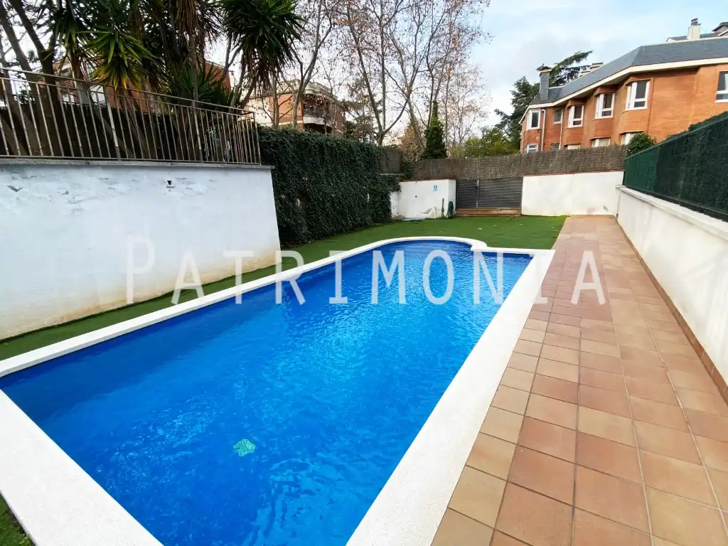 Piscina de Piso en venta en Barcelona