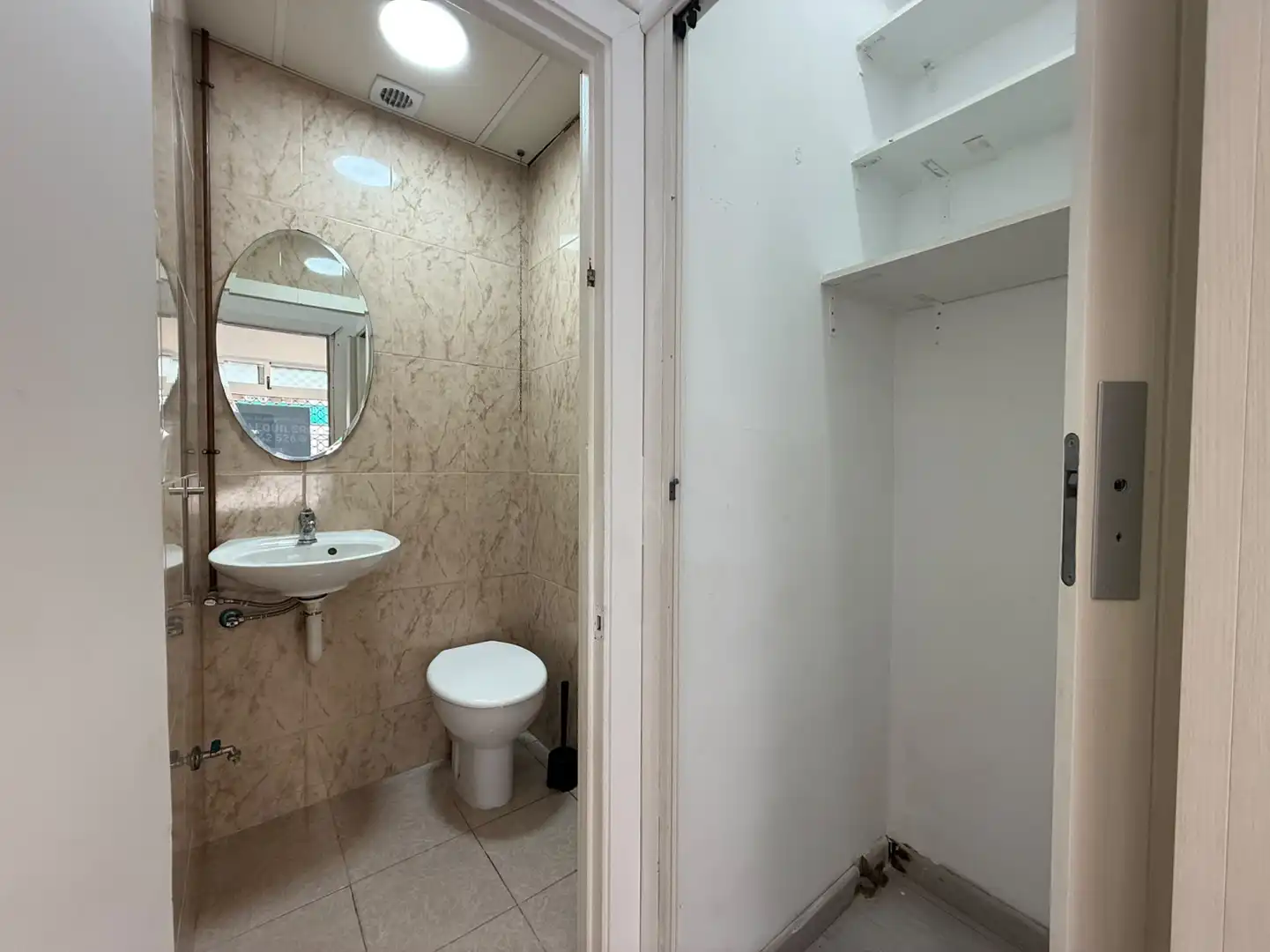 Bathroom of Commercial properties for rent in Gavà