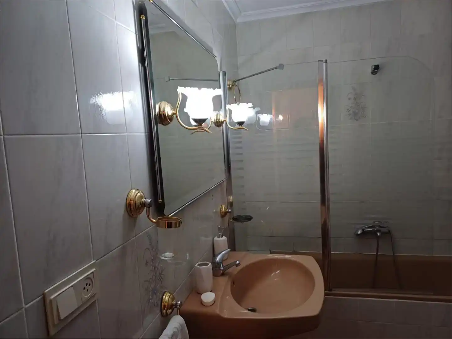 Baño de Piso en venta en Luque con Aire acondicionado, Trastero y Amueblado