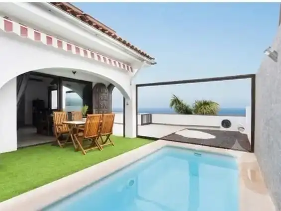 Chalet con jardín en venta en calle el pino 6