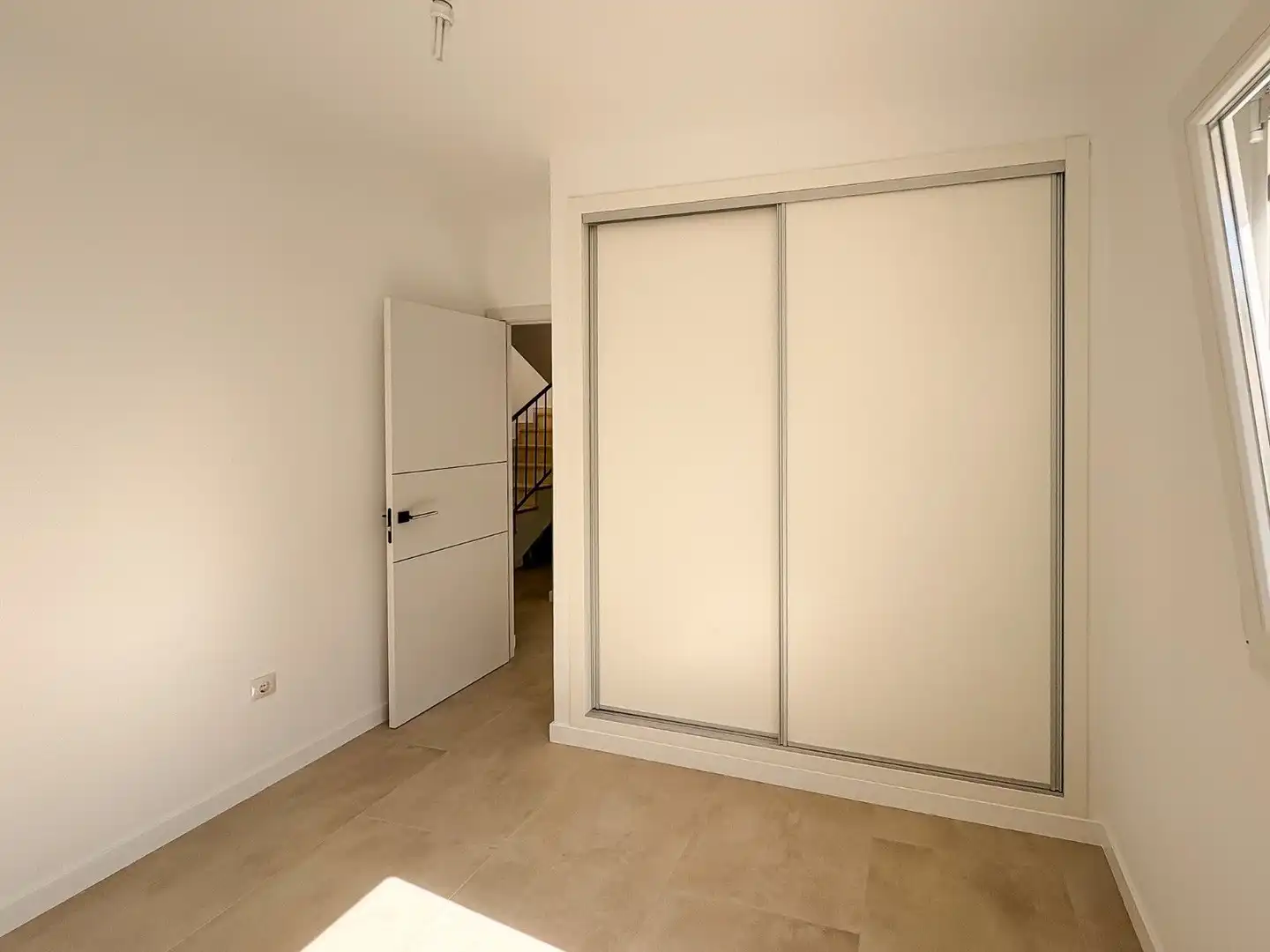 Casa aparellada amb jardí en venda a Pueblo Acantilado - Lanuza, imagen 18