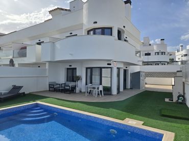 Semi-detached house with pool for sale in Balcón de Finestrat - Terra Marina