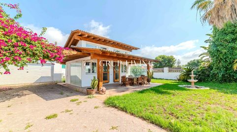 VILLA EN CAMBRILS CON PISCINA Y JARDÍN PRIVADO