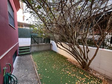 Casa aparellada amb piscina en venda a Colegio Europa