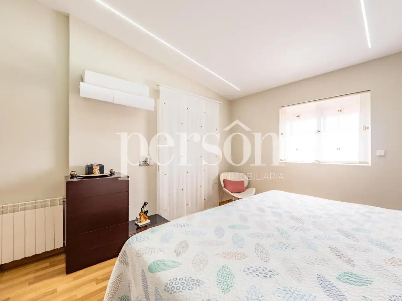 Bedroom of Houses for sale in Torrent  with Air Conditioner, Private garden and Terrace
