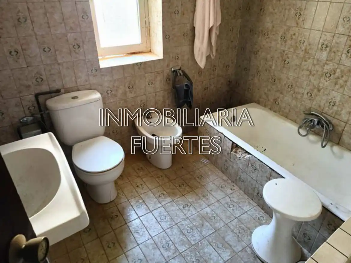 Bany de Finca rústica en venda en Santa Colomba de Curueño amb Calefacció, Jardí privat i Parquet