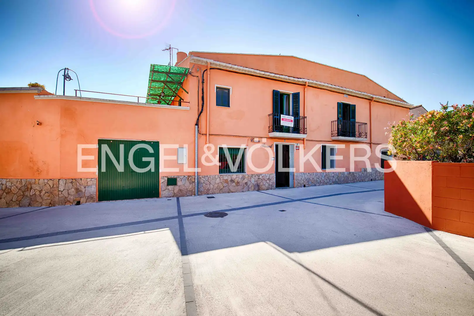 Vista exterior de Casa adosada en venta en Garriguella con Calefacción, Jardín privado y Terraza
