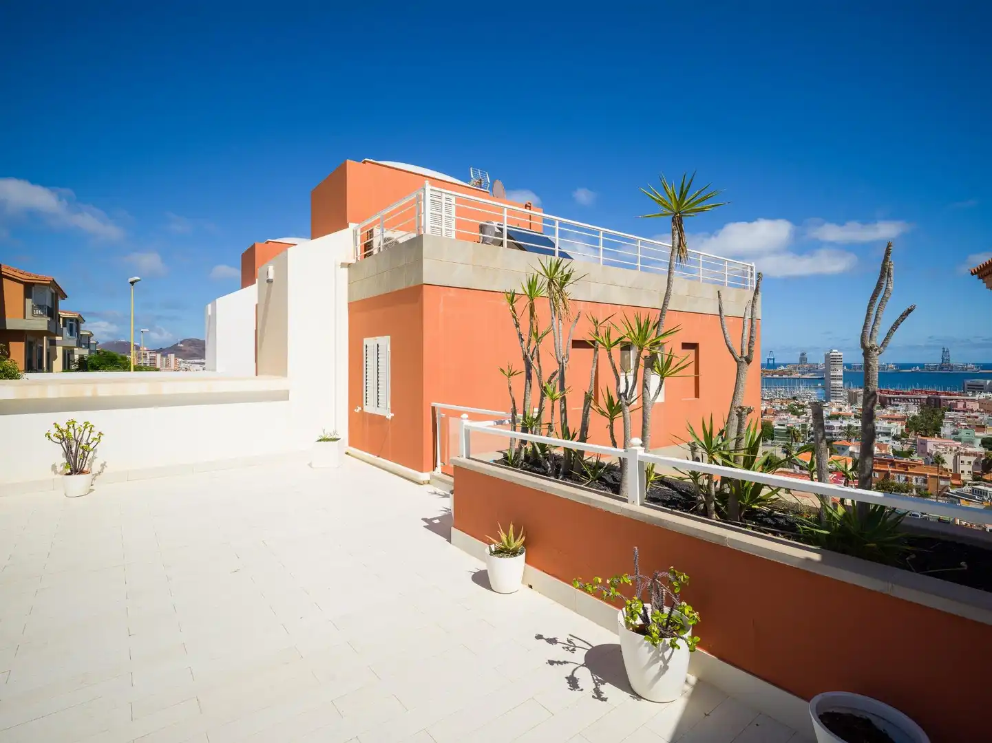 Terrassa de Casa adosada en venda en Las Palmas de Gran Canaria amb Jardí privat, Terrassa i Traster