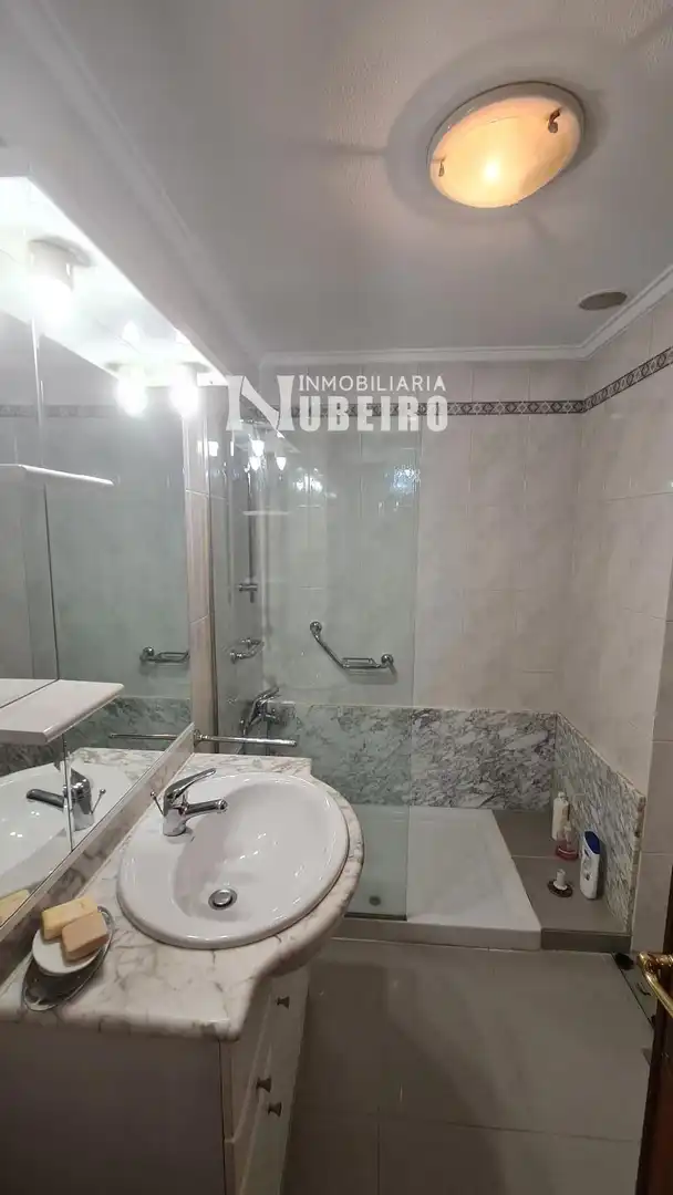 Bany de Pis en venda en Lugo amb Calefacció