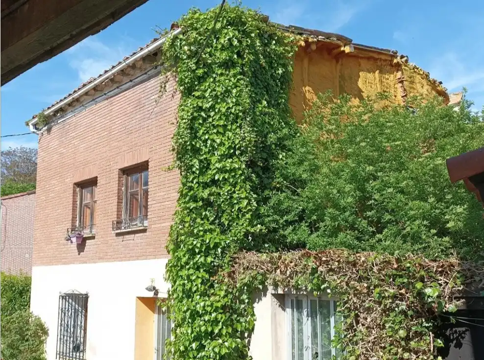 Vista exterior de Casa o chalet en venta en Villafranca Montes de Oca