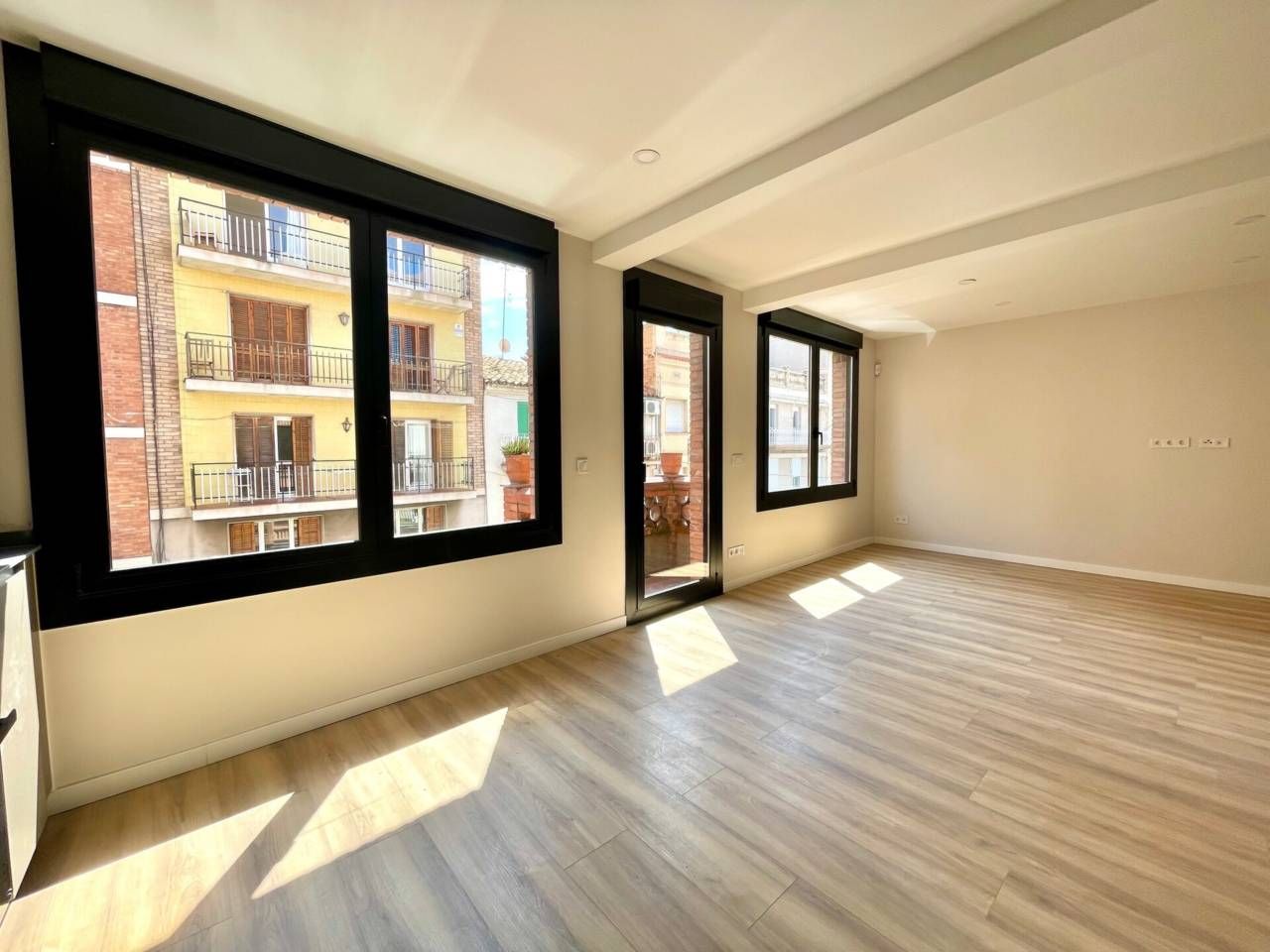 Sala d'estar de Pis en venda en Manresa amb Parquet i Balcó