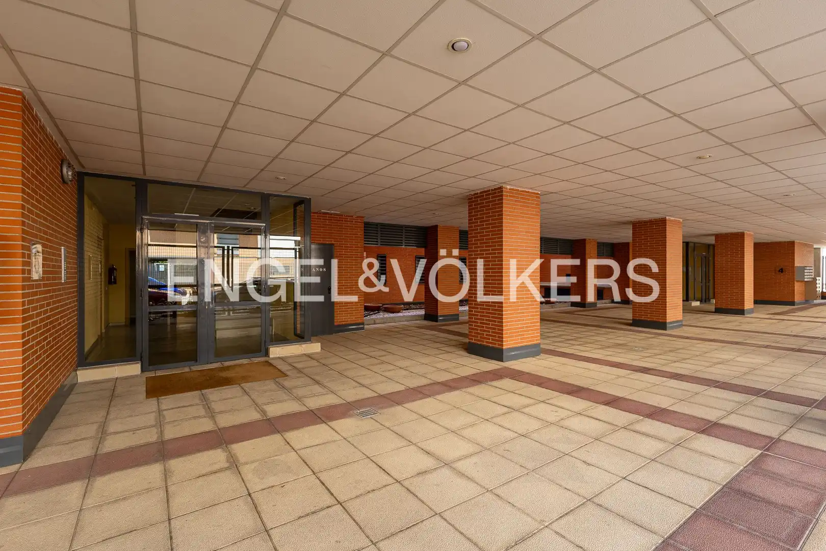 Flat for sale in Madrid  with Air Conditioner, Heating and Storage room