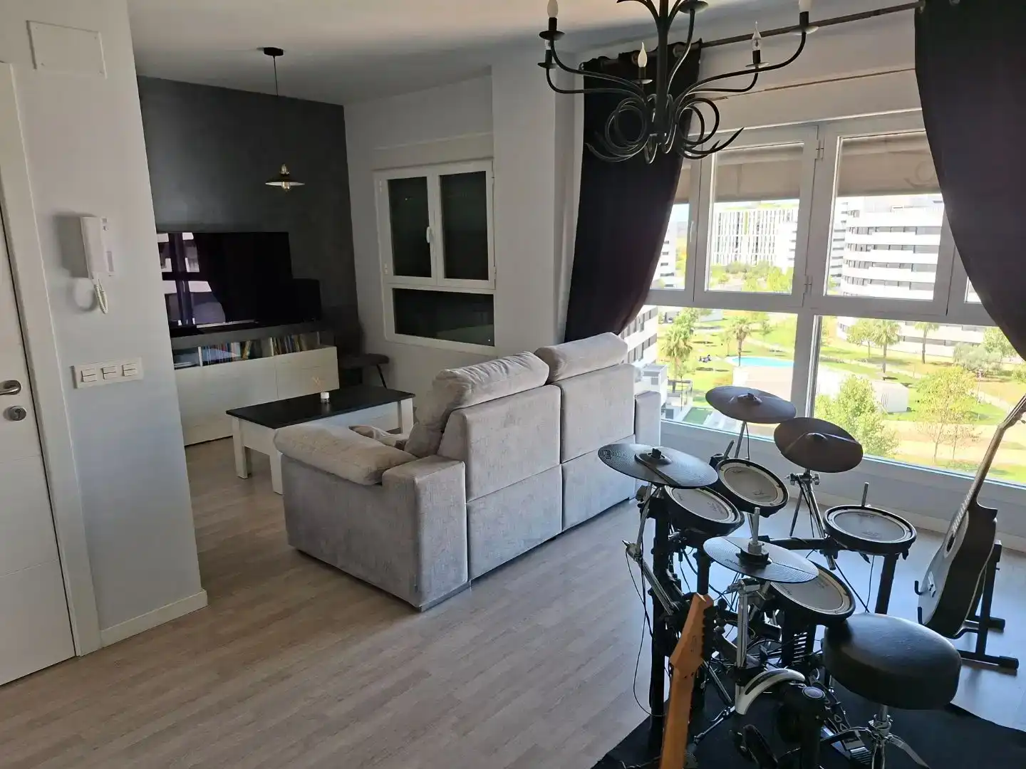 Living room of Flat for sale in  Sevilla Capital  with Air Conditioner and Swimming Pool