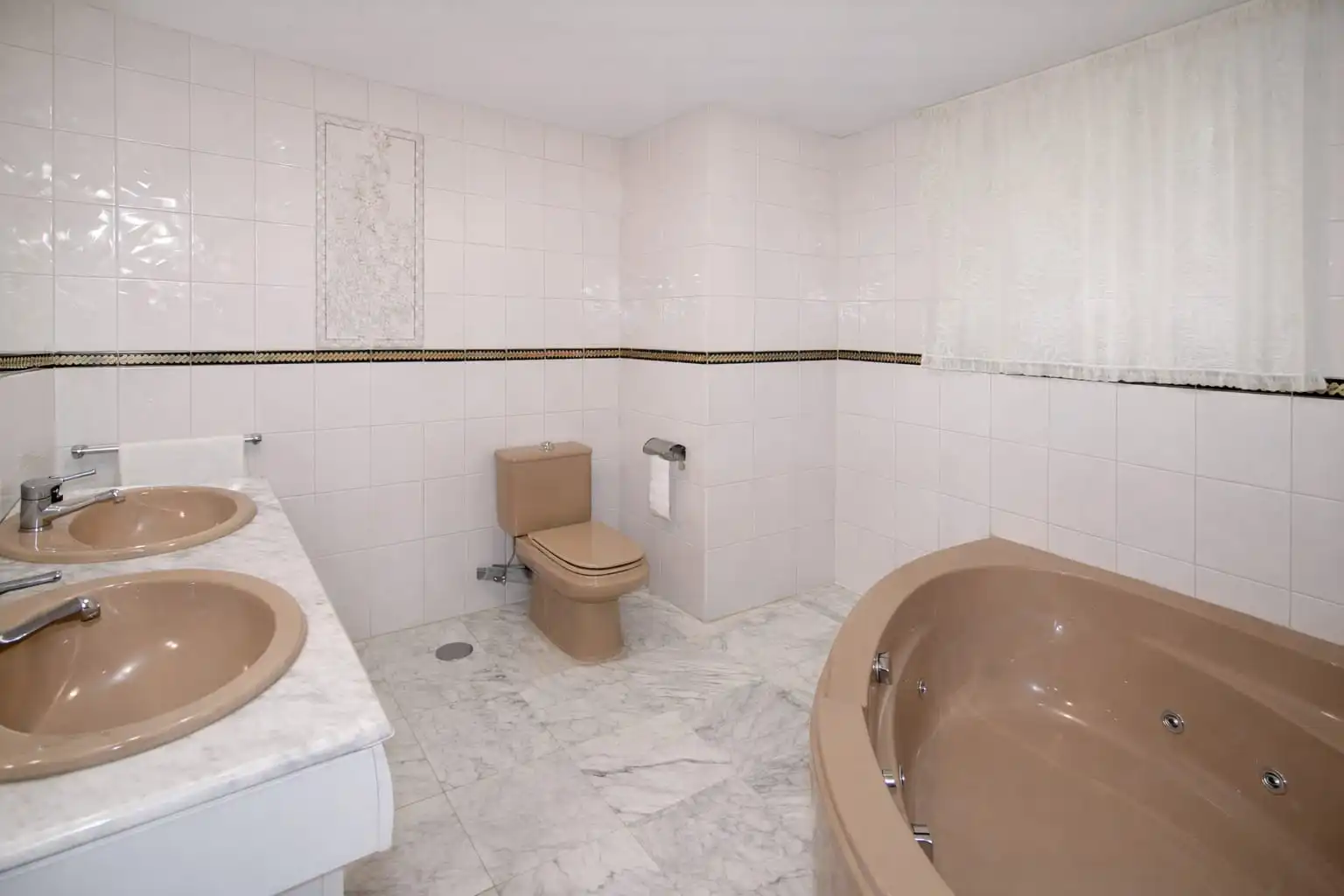 Bany de Edifici en venda en Parla