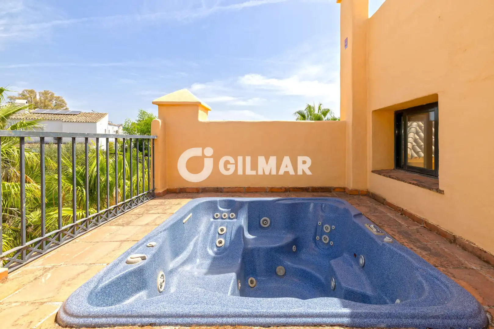Jardí de Dúplex en venda en Estepona amb Calefacció, Jardí privat i Traster