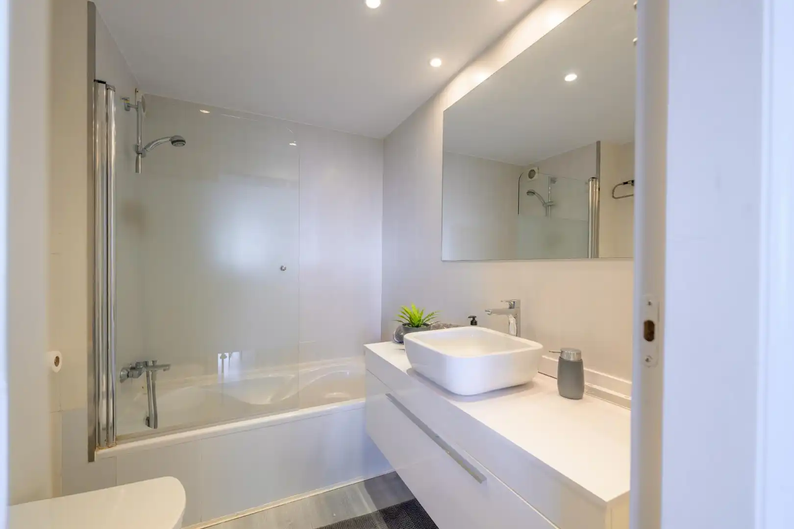 Baño de Piso en venta en Esplugues de Llobregat con Calefacción y Jardín privado