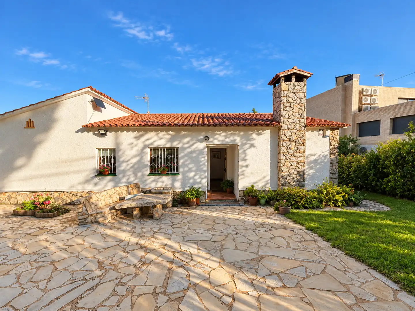 Detached house with pool for sale in Carrer de la Violeta 4, imagen 6