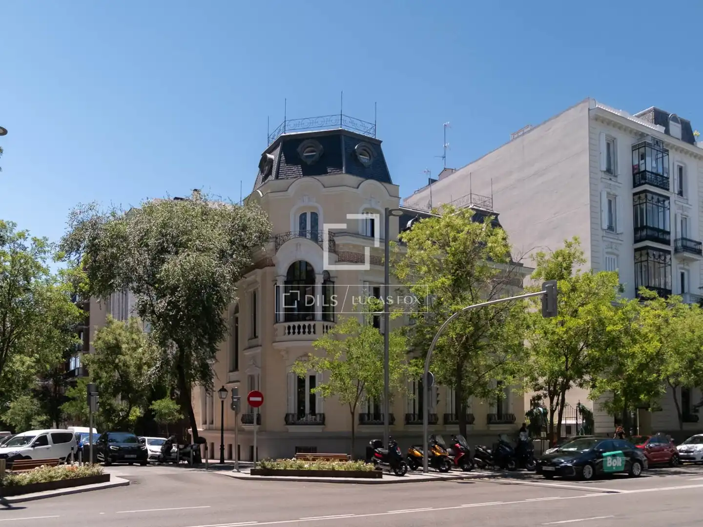 Vista exterior de Pis en venda en Madrid amb Traster, Moblat i Balcó