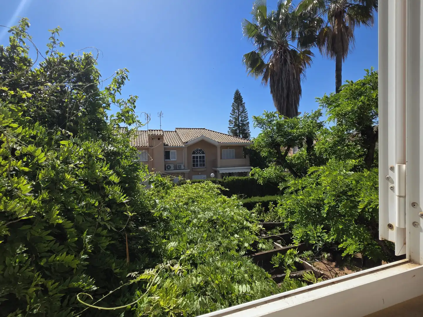 Vista exterior de Casa adosada en venda en Benicasim / Benicàssim amb Calefacció, Jardí privat i Terrassa