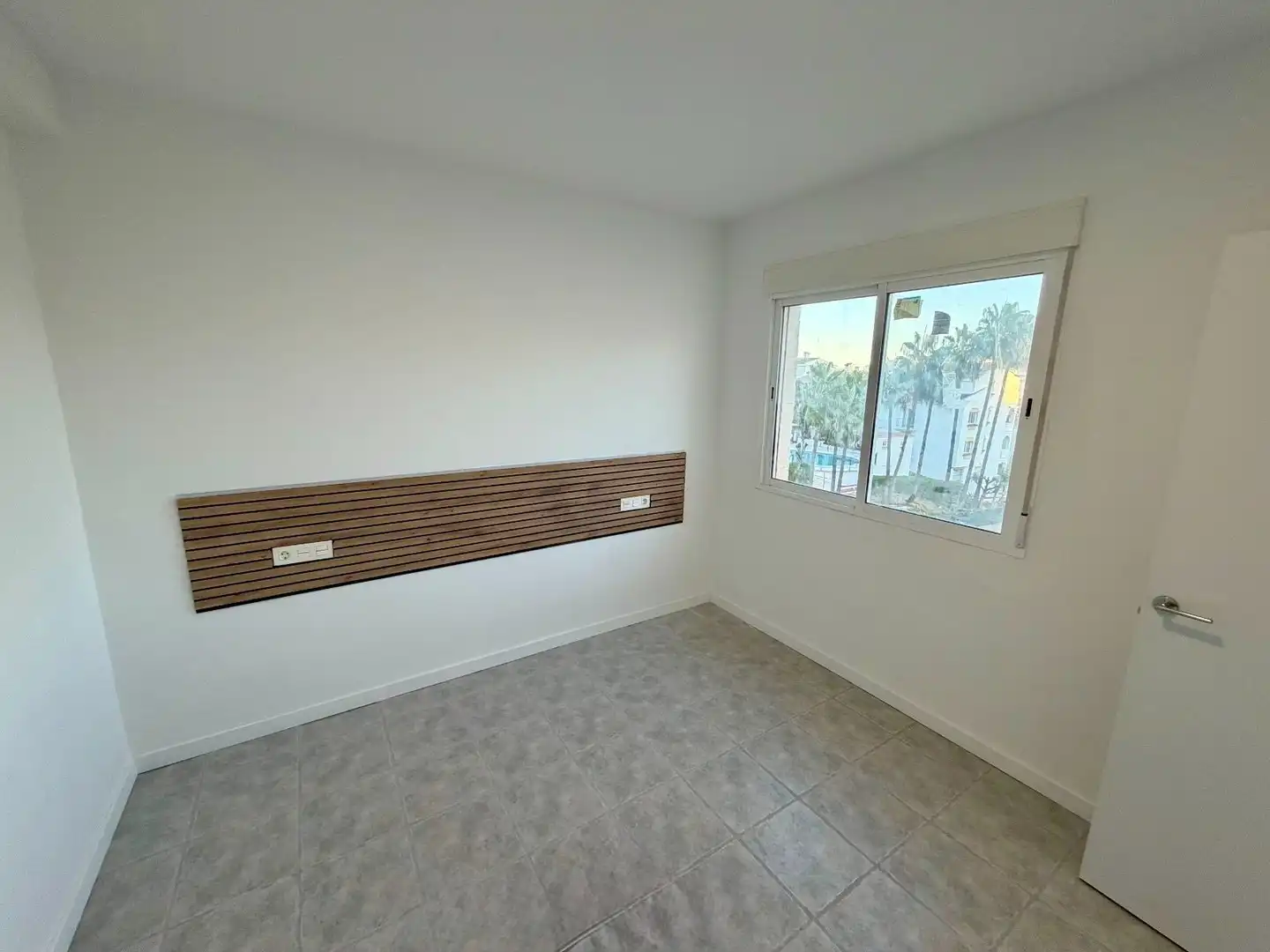 Habitación de Piso en venta en Fuengirola con Aire acondicionado, Calefacción y Piscina comunitaria