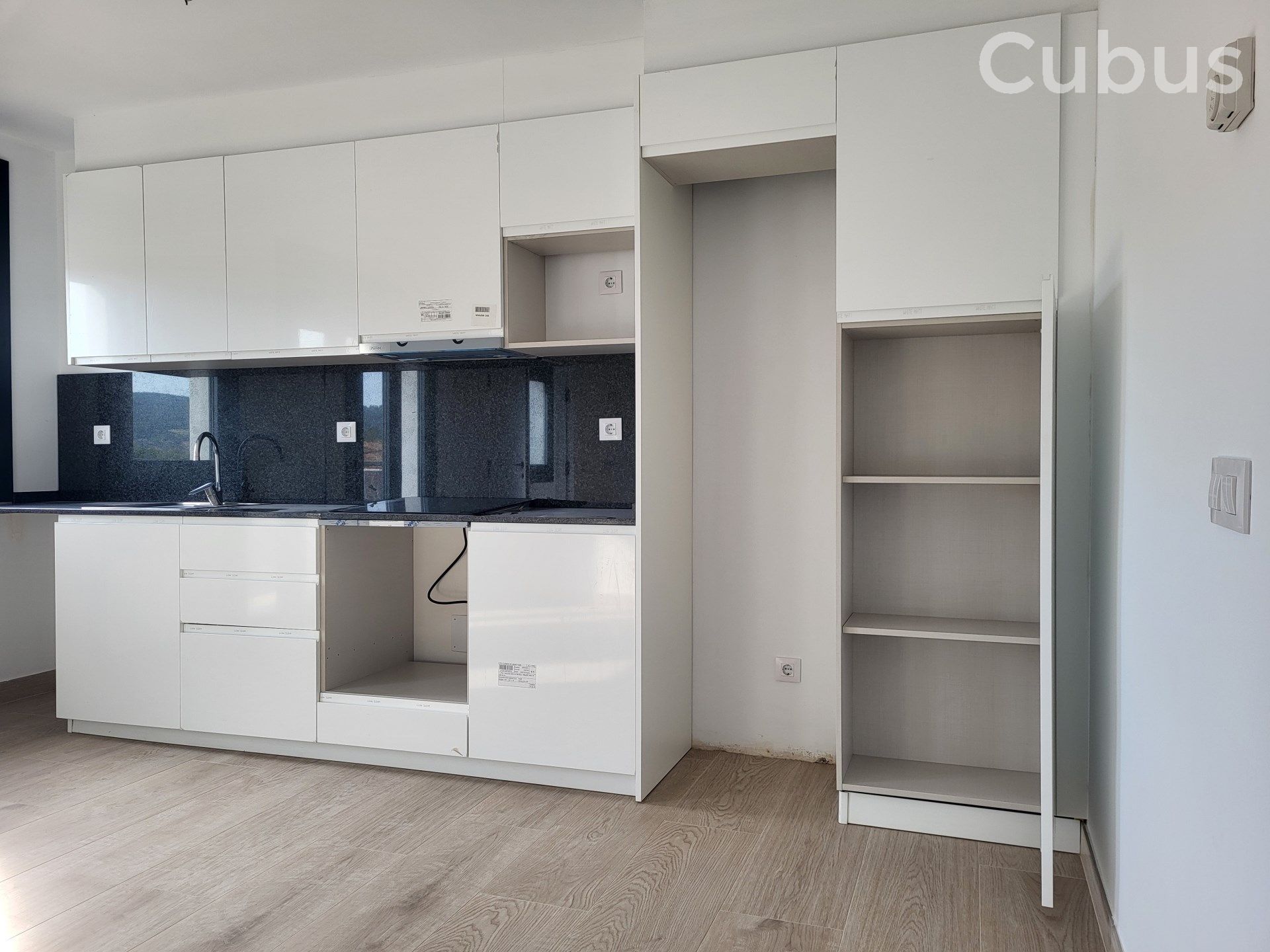 Cuina de Pis en venda en Olot amb Calefacció i Balcó