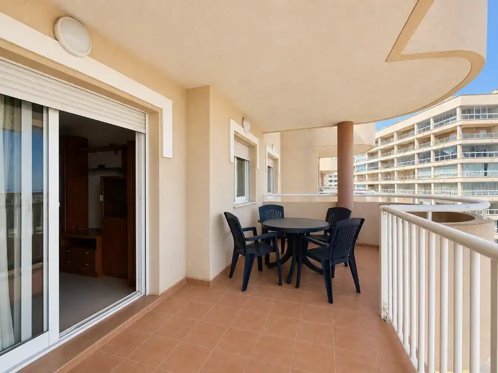 Terraza de Apartamento en venta en La Manga del Mar Menor con Piscina