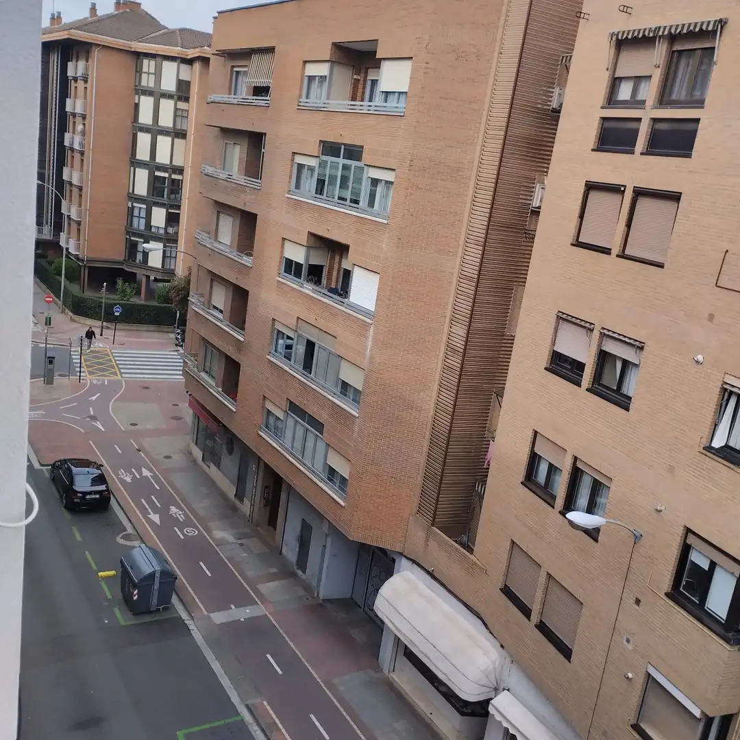 Außenansicht von Wohnung zum Verkauf in  Logroño mit Heizung, Terrasse und Balkon