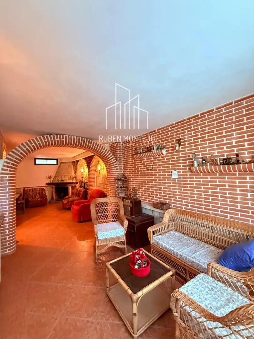 Vista exterior de Casa adosada en venda en Cabrerizos amb Calefacció, Jardí privat i Terrassa