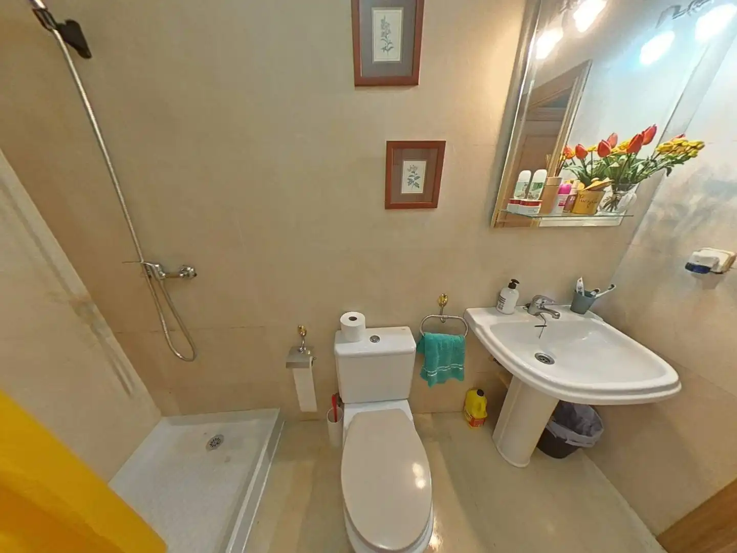 Baño de Casa o chalet en venta en Vilanova i la Geltrú con Jardín privado, Terraza y Trastero