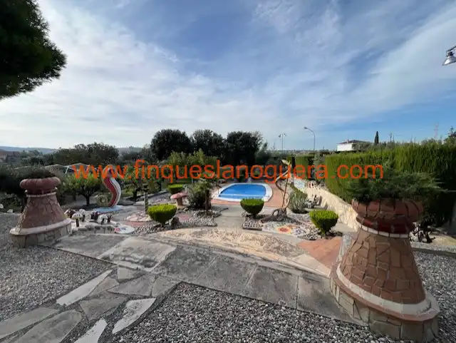 Vista exterior de Casa o chalet en venta en La Sentiu de Sió con Jardín privado, Terraza y Piscina