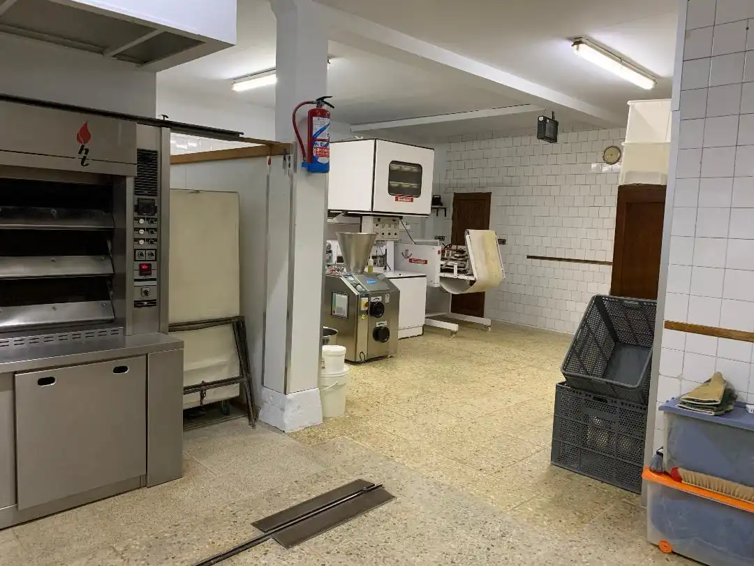 Local en venda en Corvera de Toranzo amb Calefacció, Terrassa i Moblat