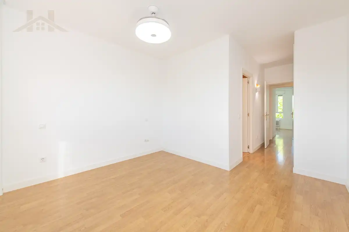 Habitación de Piso en venta en Boadilla del Monte con Aire acondicionado, Calefacción y Trastero