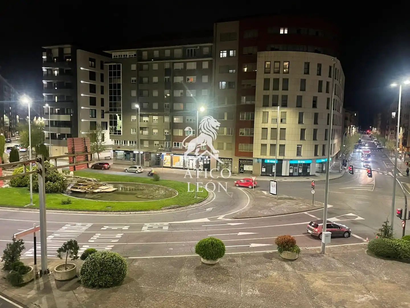 Vista exterior de Piso en venta en León Capital  con Calefacción y Trastero
