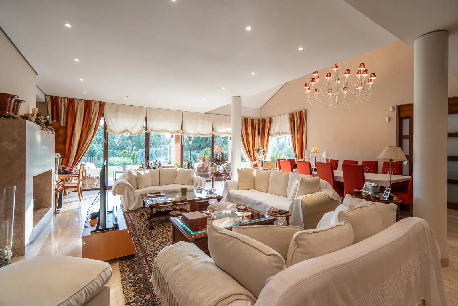 Sala d'estar de Casa o xalet en venda en Las Rozas de Madrid amb Aire condicionat, Calefacció i Jardí privat
