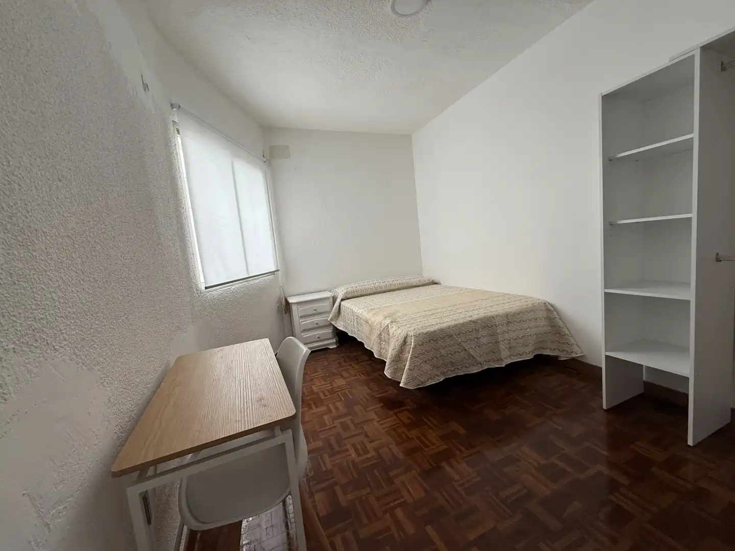 Schlafzimmer von Wohnung zur untervermieten in Córdoba mit Klimaanlage, Heizung und Möbliert