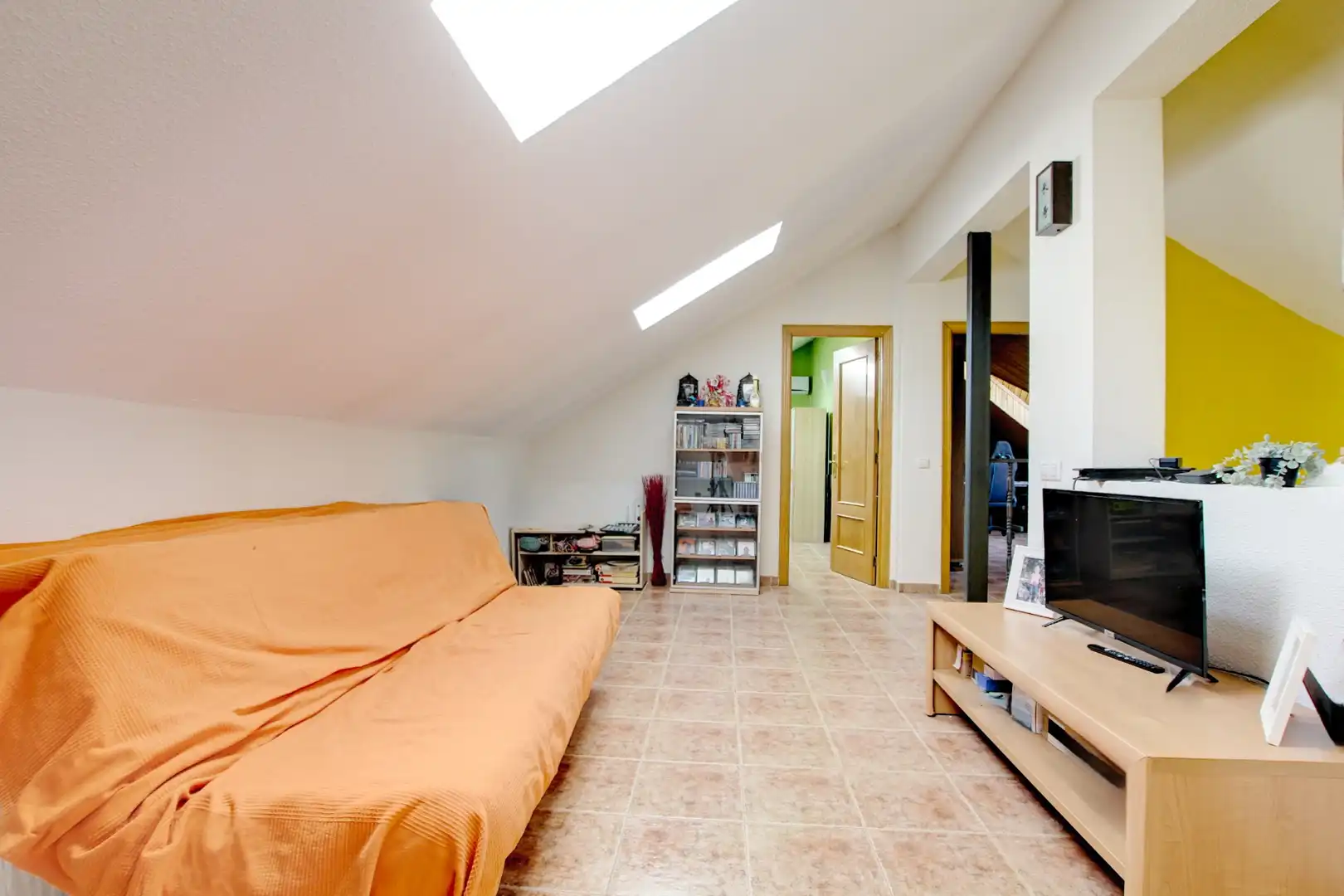 Sala d'estar de Casa o xalet en venda en Nuevo Baztán amb Aire condicionat, Calefacció i Jardí privat